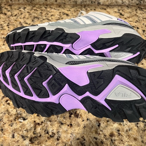 NWT - FILA women’s hiking/walking-tennis shoes - Picture 2 of 4